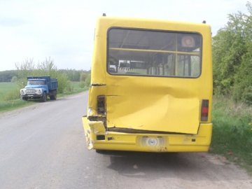 Аварія на Волині: «КамАЗ» врізався у маршрутку