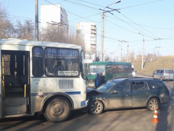 Аварія в Луцьку: авто на «бляхах» влетіло у маршрутку з пасажирами