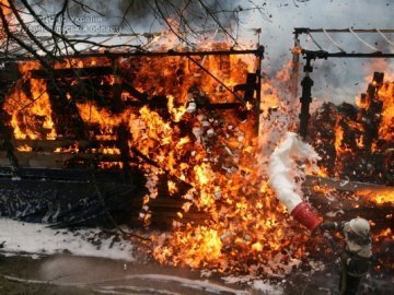 На Тернопільщині згоріла вантажівка з луцьким туалетним папером . ФОТО. ВІДЕО