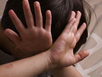 У Сумах підлітки місяцями жорстоко знущались з 6-річного хлопчика 