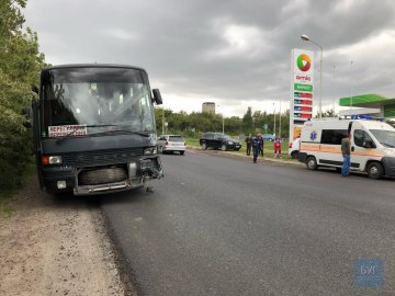 Аварія на Волині: автівка врізалась у автобус. ФОТО