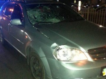 Аварія у Луцьку: автівка на Соборності збила чоловіка. ФОТО