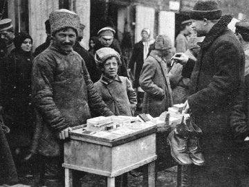 Як 100 років тому більшовики грабували склади в Луцьку