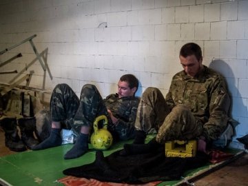 Звільнили ще 8 українських військових