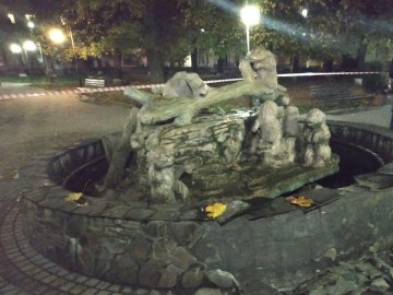 На Львівщині п'яний чоловік гранатою підірвав фонтан 