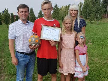 Син депутата Волиньради встановив рекорд України з набивання м'яча. ФОТО. ВІДЕО