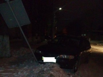 Аварія у Луцьку: водію стало зле на дорозі