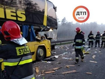 У Чехії автобус з українцями потрапив у автопригоду: 8 постраждалих
