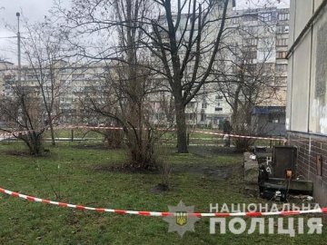 У Києві в підвалі знайшли три тіла чоловіків
