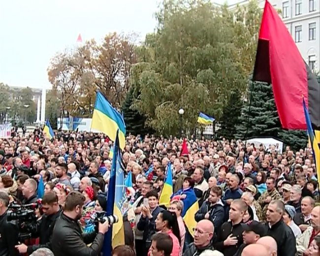 «Ні – капітуляції»: тисячі українців вийшли на акції протесту. ВІДЕО