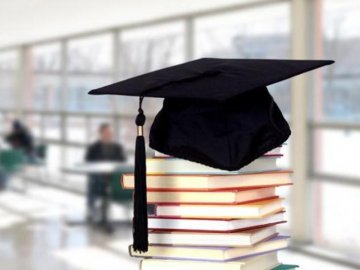 Університети затримують видачу дипломів, щоб не втратити студентів