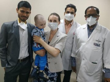 Хлопчик з Волині з рідкісною хворобою нарешті полетів до Індії на операцію: допомога досі потрібна