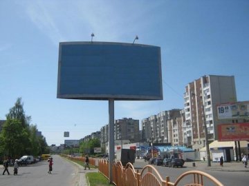 У Луцьку незаконно розмістили низку рекламних банерів 