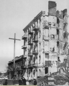 Знищений будинок фабрики «Франболі» після Другої світової війни, Варшава