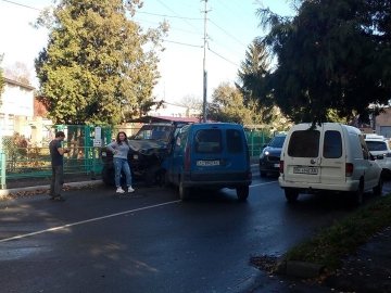 У Луцьку «чобіток» влетів у джип. ФОТО