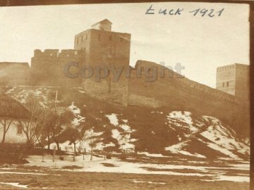 Опублікували невідомі фото Луцького замку 100 років тому