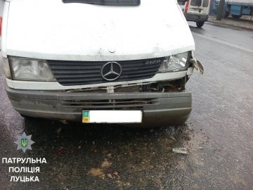 Дві фури, бус і легковик: у Луцьку в аварії зіткнулися чотири машини