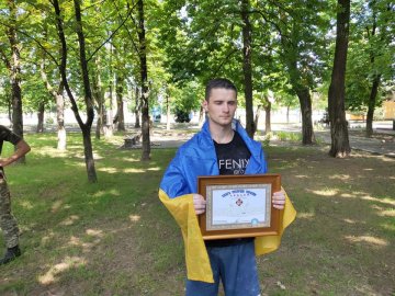 Курсант з Житомира встановив рекорд України, зробивши 760 підйомів із переворотом