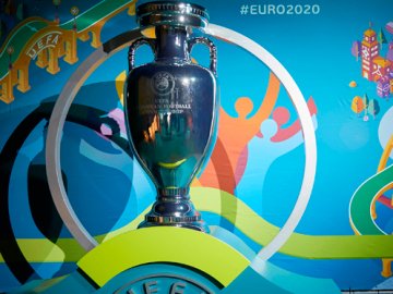 Коронавірус: деяким містам можуть не дозволити приймати матчі Євро-2020