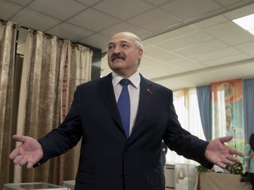 Олександр Лукашенко перемагає на виборах президента Білорусі