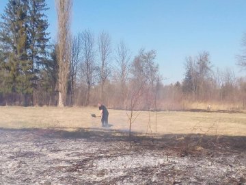 У Луцьку рятували центральний парк відпочинку від пожежі