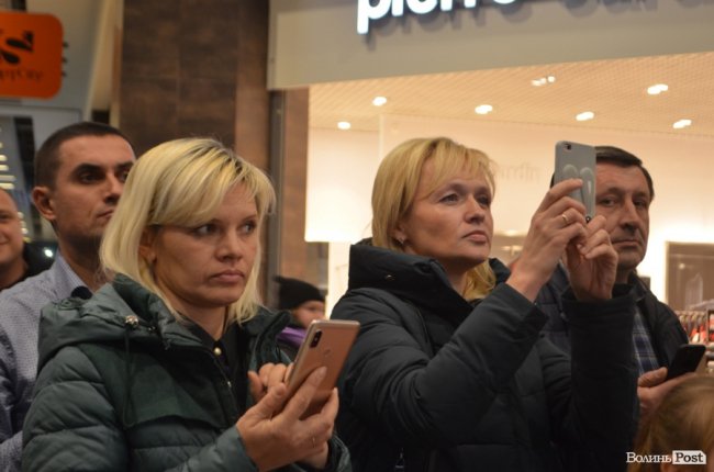 «Чорна п’ятниця» в ТРЦ «ПортCity». ФОТОРЕПОРТАЖ