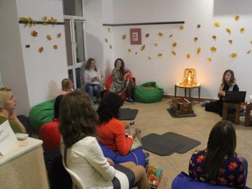 Медитація, «листи-звільнення», «вітаміни щастя»: жіночий вечір у Луцьку