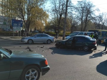 У Луцьку – подвійна аварія з потерпілими: рух ускладнений. ФОТО