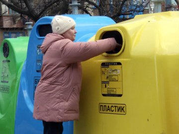 У Нововолинську куплять баки для роздільного сміття