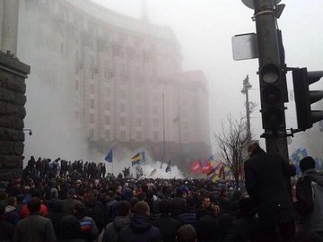 У Києві - сутички між «Беркутом» та мітингувальниками. ВІДЕО