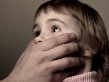 На Запоріжжі чоловік зґвалтував 5-річного хлопчика