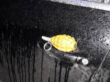 Луцький підприємець знайшов гранату на власному авто