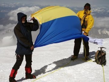 Луцький альпініст піднявся на найвищу та найскладнішу вершину Європи. ФОТО
