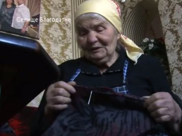 Бабуся-волонтерка з Волині шиє ковдри для українських бійців на Схід. ВІДЕО