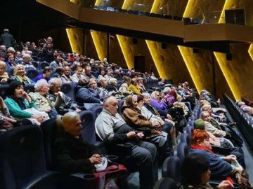 В кінотеатрі у Луцьку влаштували благодійний показ кінострічки про Кобзаря. ФОТО