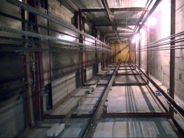 Поліція завела «кримінал» за фактом падіння ліфта у Луцьку
