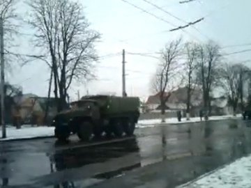 На вулицях Луцька - військова техніка. ВІДЕО