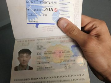Українські прикордонники знайшли та повернули іноземцю паспорт та гроші. ФОТО