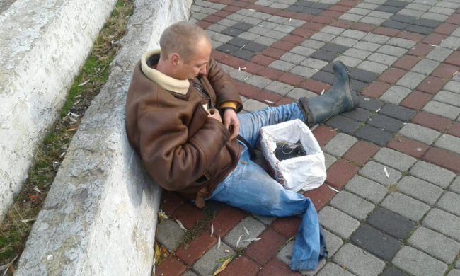 У центрі Луцька зловили шахрая, який просив милостиню