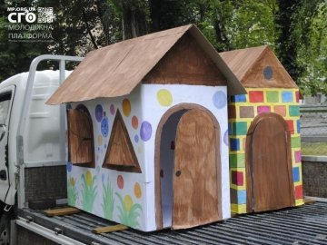 Дітям-сиротам подарували іграшковий будинок. ФОТО