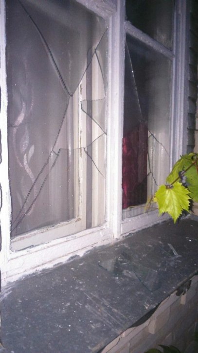 Волинському священнику вночі побили вікна у будинку. ФОТО