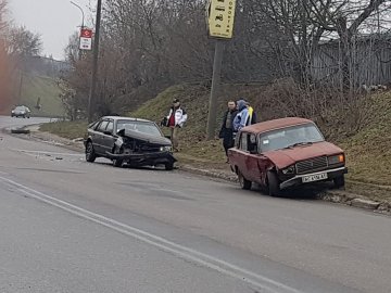 Аварія у Луцьку: іномарці розтрощило «передок»