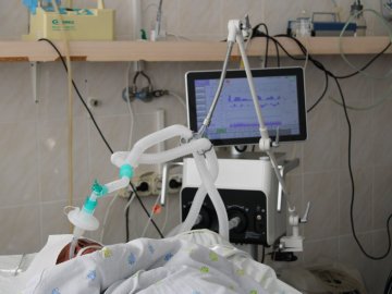 Підключили першого пацієнта: лікарня на Волині отримала новий апарат штучної вентиляції легень