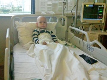 «Ви даєте надію»: маленькому Ромчику Гальчику потрібні гроші на лікування раку. ФОТО