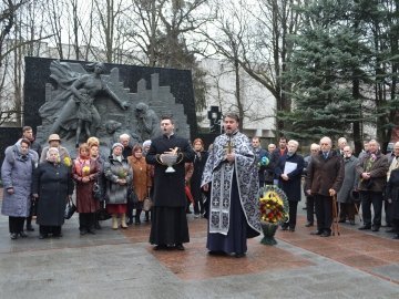 У Луцьку вшанували пам'ять жертв війн та депортацій