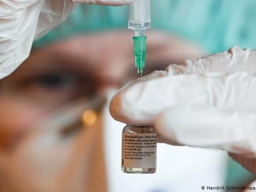 На Волині понад три сотні медиків отримали щеплення від коронавірусу
