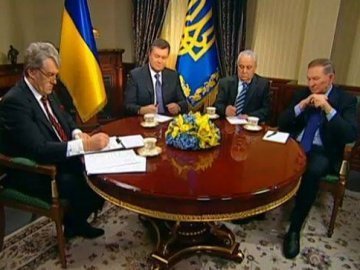 Кучма і Кравчук натякнули Януковичу про відставку прем’єра