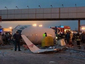 Масштабна авіакатастрофа у Росії: у слідчих – три версії