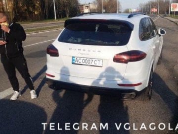 У Словаччині затримали елітний автомобіль з Волині, напакований респіраторами