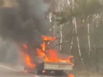 На трасі Київ-Ковель під час руху загорілось авто «Газель». ВІДЕО